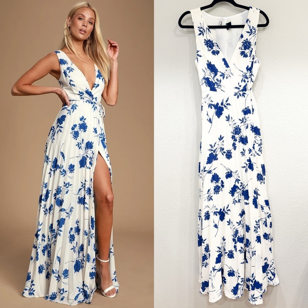 Size S -‎ Lulus Lindsie Blue and White Floral Print Pleated Wrap Maxi Dress